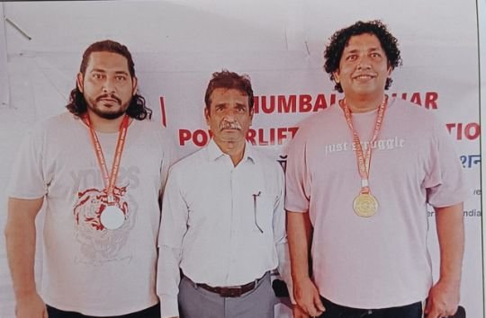 अयोध्या15अक्टूबर25*पावर लिफ्टिंग प्रतियोगिता में दो भाइयों ने पदक जीत कर रूदौली सहित जिले का मान बढ़ाया