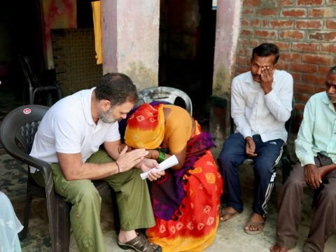 फतेहपुर17अक्टूबर25*राहुल गांधी ने मृतक हरिओम के परिवार से मुलाकात के बाद सरकार पर साधा निशाना
