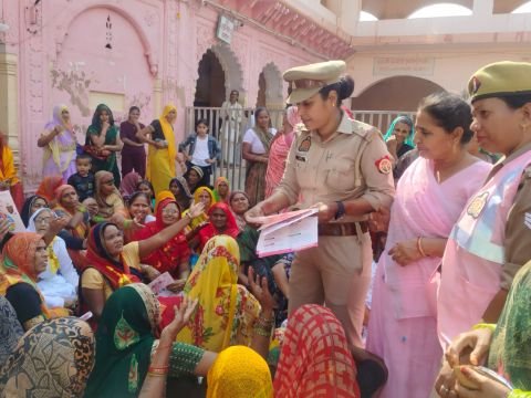 मथुरा 17 अक्टूबर 25 *मिशन शक्ति फेज 5.0 के तहत थाना रिफाइनरी, बलदेव में महिलाओं को किया गया जागरूक * मथुरा 17 अक्टूबर 25 *मिशन शक्ति फेज 5.0 के तहत थाना रिफाइनरी, बलदेव में महिलाओं को किया गया जागरूक *