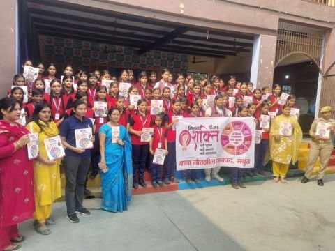मथुरा18अक्टूबर25*मिशन शक्ति 5.0 नौहझील थाना टीम ने छात्राओं को किया जागरूक