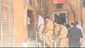 मथुरा18अक्टूबर25*वृंदावन के बांके बिहारी मंदिर में 'ठाकुरजी' का 160 साल पुराना खजाना आज खोला जा रहा है।