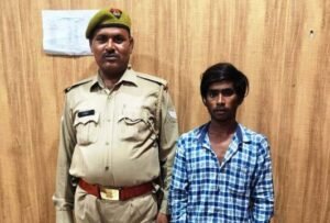 मथुरा 18 अक्टूबर 25* चोरी का सफल अनावरण करते हुए 01 अभियुक्त को एक चाकू सहित किया गिरफ्तार ।*