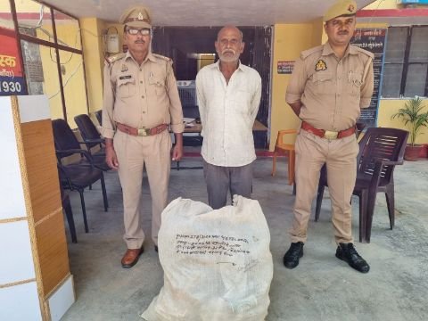 बाँदा18अक्टूबर25*थाना कमासिन पुलिस द्वारा अवैध रुप से पटाखा बनाने वाले अभियुक्त को किया गया गिरफ्तार । 