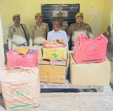 मथुरा 18 अक्टूबर 25*थाना महावन पुलिस द्वारा अवैध रूप से विस्फोटक/आतिशबाजी बेचने वाले अभियुक्त को किया गिरफ्तार।* मथुरा 18 अक्टूबर 25*थाना महावन पुलिस द्वारा अवैध रूप से विस्फोटक/आतिशबाजी बेचने वाले अभियुक्त को किया गिरफ्तार।*