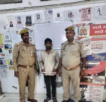 मथुरा 18 अक्टूबर 25*थाना वृन्दावन पुलिस द्वारा अभियुक्त को 01 चाकू नाजायज के साथ किया गिरफ्तार* मथुरा 18 अक्टूबर 25*थाना वृन्दावन पुलिस द्वारा अभियुक्त को 01 चाकू नाजायज के साथ किया गिरफ्तार*