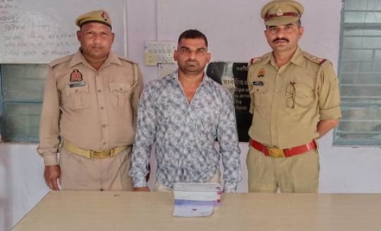 मथुरा19.10.2025*थाना माँट द्वारा एक अभियुक्त को अवैध तमन्चा व कारतूस के साथ किया गिरफ्तार मथुरा19.10.2025*थाना माँट द्वारा एक अभियुक्त को अवैध तमन्चा व कारतूस के साथ किया गिरफ्तार