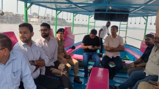 मथुरा19 अक्टूबर25*यम द्वितिया/भाई दूज पर्व की तैयारियों को लेकर डीएम व एसएसपी एवं नगर आयुक्त महोदय जी द्वारा घाटों का निरीक्षण।*