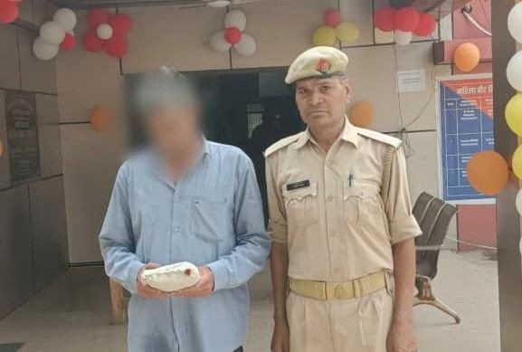 मथुरा 19 अक्टूबर 25*थाना राया पुलिस द्वारा 242 ग्राम अवैध चरस सहित अभियुक्त को किया गया गिरफ्तार ।*