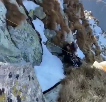 कांगड़ा20अक्टूबर25*कनाडा की महिला पैराग्लाइडिंग पायलट की धौलाधार की पहाड़ियों में मौत कांगड़ा20अक्टूबर25*कनाडा की महिला पैराग्लाइडिंग पायलट की धौलाधार की पहाड़ियों में मौत