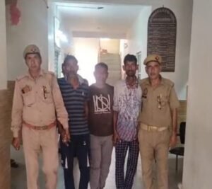 मथुरा 21 अक्टूबर 25*थाना कोतवाली पुलिस द्वारा मंदिर मे चोरी करने वाले 03 शातिर चोरो को किया गिरफ्तार।* मथुरा 21 अक्टूबर 25*थाना कोतवाली पुलिस द्वारा मंदिर मे चोरी करने वाले 03 शातिर चोरो को किया गिरफ्तार।*