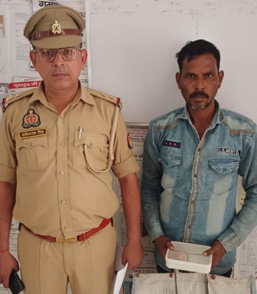 मथुरा 24 अक्टूबर 25*थाना वृन्दावन पुलिस ने एक अभियुक्त को 01 किलो 830 ग्राम अवैध गांजा सहित किया गिरफ्तार* मथुरा 24 अक्टूबर 25*थाना वृन्दावन पुलिस ने एक अभियुक्त को 01 किलो 830 ग्राम अवैध गांजा सहित किया गिरफ्तार*