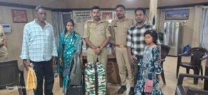 अयोध्या26अक्टूबर25*अयोध्या पुलिस की तत्परता से बिछड़े दर्शनार्थियों को मिला परिवार और सामान* अयोध्या26अक्टूबर25*अयोध्या पुलिस की तत्परता से बिछड़े दर्शनार्थियों को मिला परिवार और सामान*