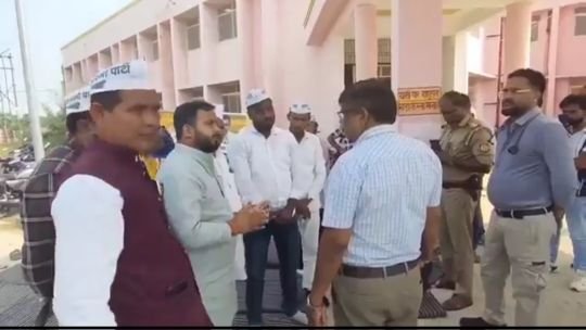 सुल्तानपुर27अक्टूबर25*सस्पेंड किये गये सीएमओ साहब- सुल्तानपुर27अक्टूबर25*सस्पेंड किये गये सीएमओ साहब-