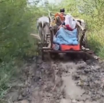 हमीरपुर27अक्टूबर25-बुंदेलखंड में विकास के दावे हुए बेनकाब,