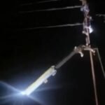 हरिद्वार29अक्टूबर25*पीरान कलियर में चलती लाइन से तार चोरी करने गया युवक खंभे पर ही चिपक गया