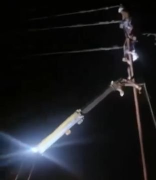 हरिद्वार29अक्टूबर25*पीरान कलियर में चलती लाइन से तार चोरी करने गया युवक खंभे पर ही चिपक गया हरिद्वार29अक्टूबर25*पीरान कलियर में चलती लाइन से तार चोरी करने गया युवक खंभे पर ही चिपक गया