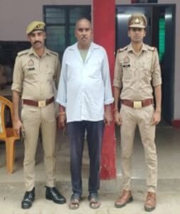 मथुरा30.10.2025* थाना माँट पुलिस द्वारा हत्या के प्रयास के अभियोग में वांछित अभियुत्त को किया गिरफ्तार