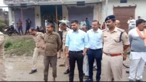 बाँदा30अक्टूबर25तेज रफ्तार डम्फर ट्रक की टक्कर से स्कूटी सवार 8 वर्षीय बच्ची समेत 3 लोग घायल हो गए हैं,