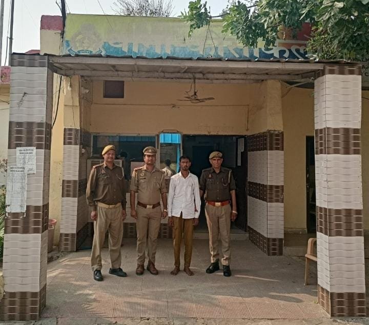 मथुरा 2 नवंबर 25*कोसीकलां पुलिस द्वारा नाबालिग अपहर्ता सकुशल बरामद। तथा वांछित अभियुक्त गिरफ्तार * मथुरा 2 नवंबर 25*कोसीकलां पुलिस द्वारा नाबालिग अपहर्ता सकुशल बरामद। तथा वांछित अभियुक्त गिरफ्तार *