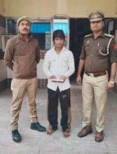 मथुरा 9 नवंबर 25*थाना कोसीकलां पुलिस द्वारा एक अभियुक्त को अवैध चाकू सहित गिरफ्तार किया गया ।*