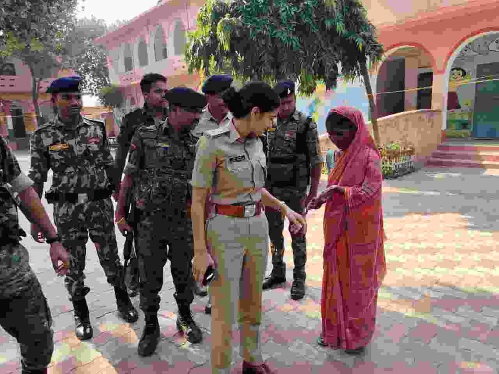 पूर्णिया बिहार 11 नवंबर25 पूर्णिया में चुनाव स्वच्छ शांतिपूर्ण , पुलिस अधीक्षक का मतदान केंद्रों का निरीक्षण पूर्णिया बिहार 11 नवंबर25 पूर्णिया में चुनाव स्वच्छ शांतिपूर्ण , पुलिस अधीक्षक का मतदान केंद्रों का निरीक्षण