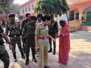 पूर्णिया बिहार 11 नवंबर25 ‌ पूर्णिया में चुनाव स्वच्छ शांतिपूर्ण , पुलिस अधीक्षक का मतदान केंद्रों का निरीक्षण