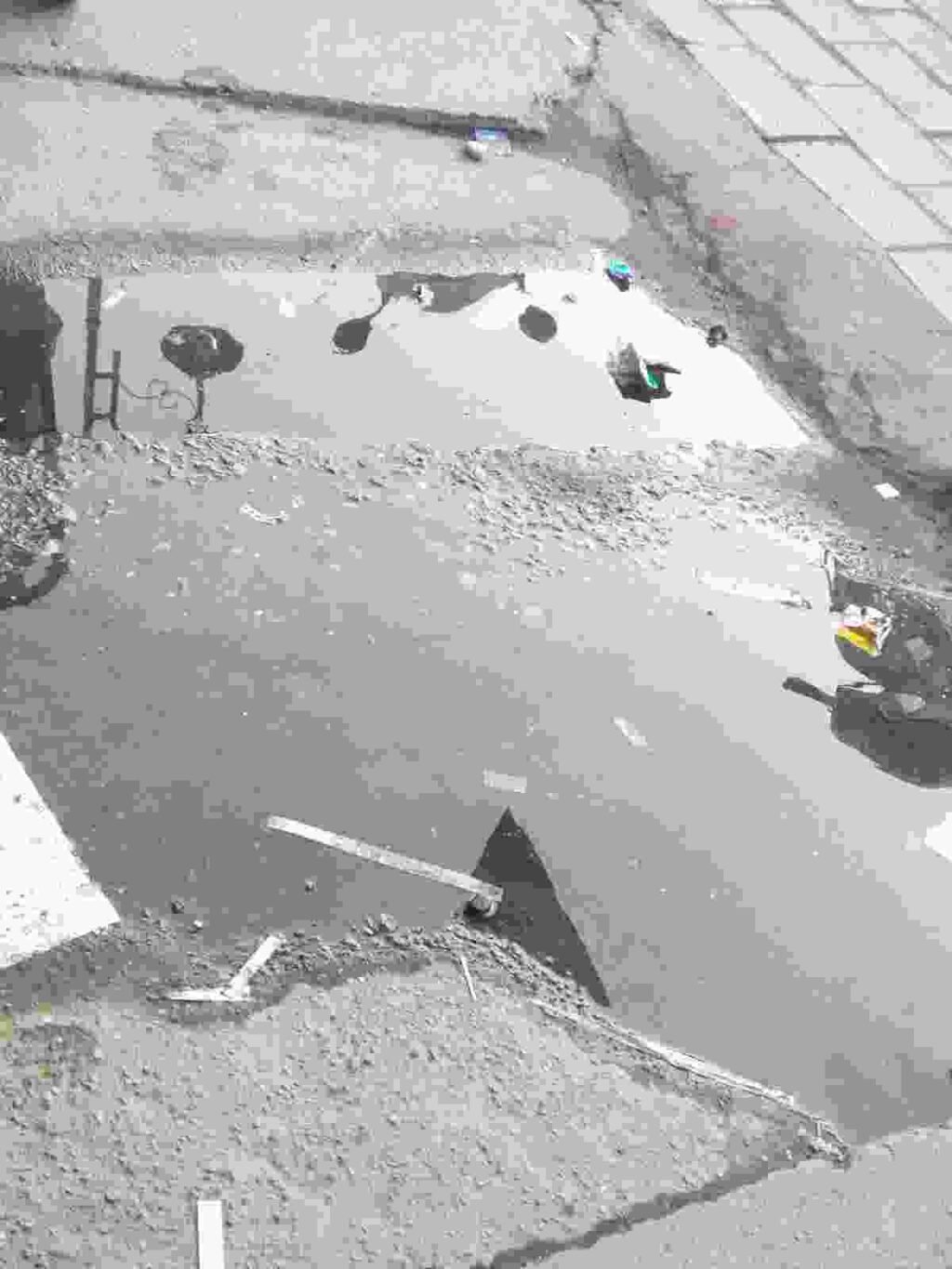 सहारनपुर 11नवम्बर 25**स्मार्ट सिटी में नाले का गंदा पानी सड़क पर, निगम कब लेगा सुध....*