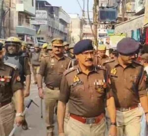 कानपुर नगर 11नवम्बर 25*कानपुर में हाई अलर्ट: पुलिस आयुक्त ने किया पैदल मार्च, संदिग्धों पर कड़ी नज़र*