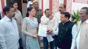 सुल्तानपुर 12/11/2025*अवैध टैक्सी स्टैंड पर गरजी राष्ट्रीय गौ रक्षा वाहिनी —