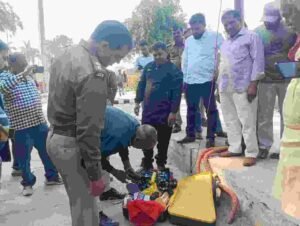 अयोध्या 12/11/25*अयोध्या में हाई अलर्ट के बीच लावारिस बैग से सनसनी, बम डिस्पोजल टीम के साथ पहुंचे। अयोध्या