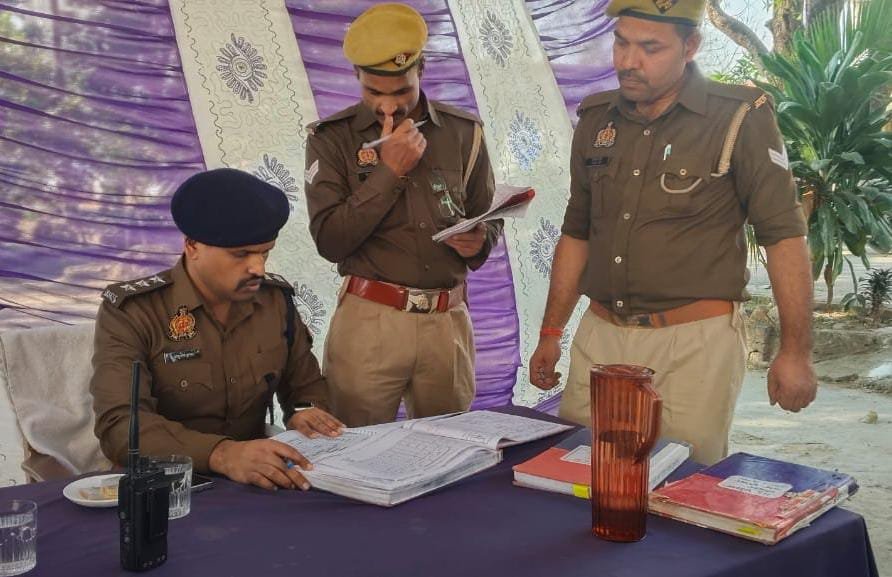 सुल्तानपुर 13/11/25*सीओ ने किया कूरेभार थाने का वार्षिक निरीक्षण* सुल्तानपुर 13/11/25*सीओ ने किया कूरेभार थाने का वार्षिक निरीक्षण*