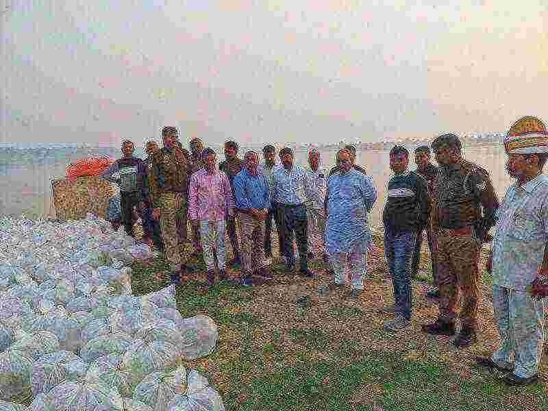 कानपुर देहात13नवम्बर25*अमराहट कैनाल तहसील सिकन्दरा स्थित यमुना नदी में 2.00 लाख मत्स्य अंगुलिका छोड़ी गयी।* कानपुर देहात13नवम्बर25*अमराहट कैनाल तहसील सिकन्दरा स्थित यमुना नदी में 2.00 लाख मत्स्य अंगुलिका छोड़ी गयी।*