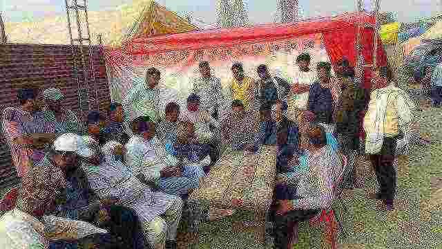 प्रतापगढ़ 14/11/25*पट्टी में मेले के बीच बवाल, कोतवाल पर दुकानदार को पीटने का आरोप* प्रतापगढ़ 14/11/25*पट्टी में मेले के बीच बवाल, कोतवाल पर दुकानदार को पीटने का आरोप*