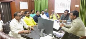 अयोध्या15/11/25*अतिक्रमण व पालीथिन मुक्त बनाने के लिए व्यापारियों संग बैठक