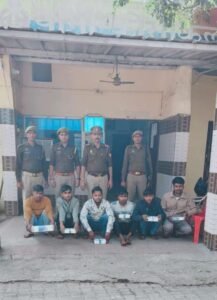 मथुरा16नवंबर25* सनातन एकता पद यात्रा के दौरान श्रद्धालुओं से मोबाइल फोन चोरी करने वाले 06 शातिर चोरो को किया गिरफ्तार।*