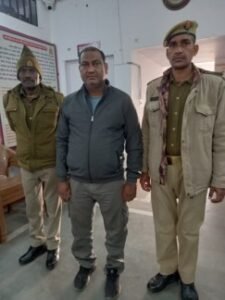 मथुरा 17 नवंबर 25*535 ग्राम नाजायज गांजा के साथ 01 अभियुक्त गिरफ्तार ।*