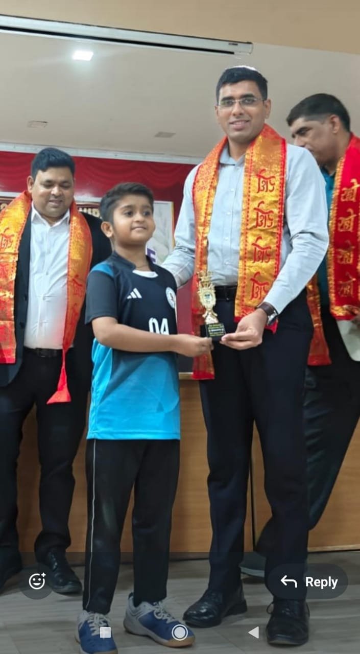 मथुरा17नवंबर25*आरसीए गर्ल्स कॉलेज में विजेता खिलाड़ियों को ट्रॉफी व प्रमाण पत्र देकर सम्मानित किया गया मथुरा17नवंबर25*आरसीए गर्ल्स कॉलेज में विजेता खिलाड़ियों को ट्रॉफी व प्रमाण पत्र देकर सम्मानित किया गया