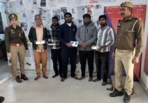 मथुरा 18 नवंबर 25* 05 अभियुक्तगण को चोरी के 05 मोबाइल फोन व 01 अवैध चाकू सहित किया गिरफ्तार।*