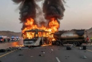 नई दिल्ली 18नवम्बर 25*सऊदी में बड़ा हादसा,मदीना जा रही बस टैंकर से टकराई, उमरा करने गए 42 भारतीयों की मौत।