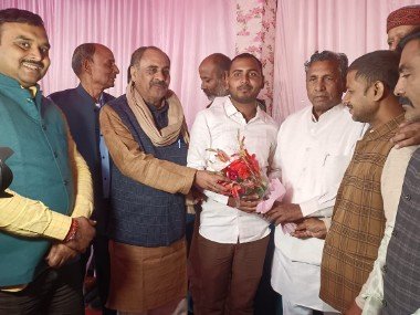 अयोध्या 19/11/25*यूथ बिग्रेड नगर अध्यक्ष ने किया SIR सहायता कैंप का आयोजन