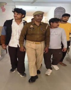 मथुरा 20 नवंबर 25*थाना कोतवाली द्वारा हत्या के प्रयास के अभियोग में वाछिंत 03 वांछित अभियुक्तगणो को किया गिरफ्तार ।*