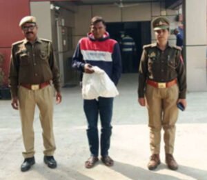 मथुरा 20 नवंबर 25* एक अभियुक्त को किया गिरफ्तार, कब्जे से 50 पाउच अवैध देशी शराब बरामद ।*