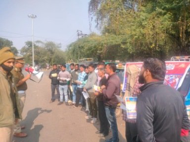 मथुरा 23 नवंबर 25*यातायात माह के अवसर पर सड़क सुरक्षा एवं जागरूकता अभियान ।*