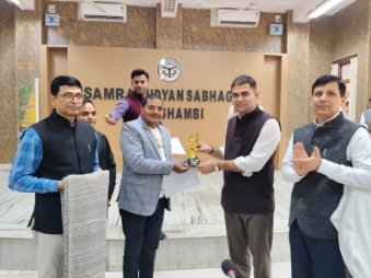 कौशाम्बी 24/11/25*शत-प्रतिशत कार्य पूर्ण करने पर बीएलओ हुए सम्मानित*