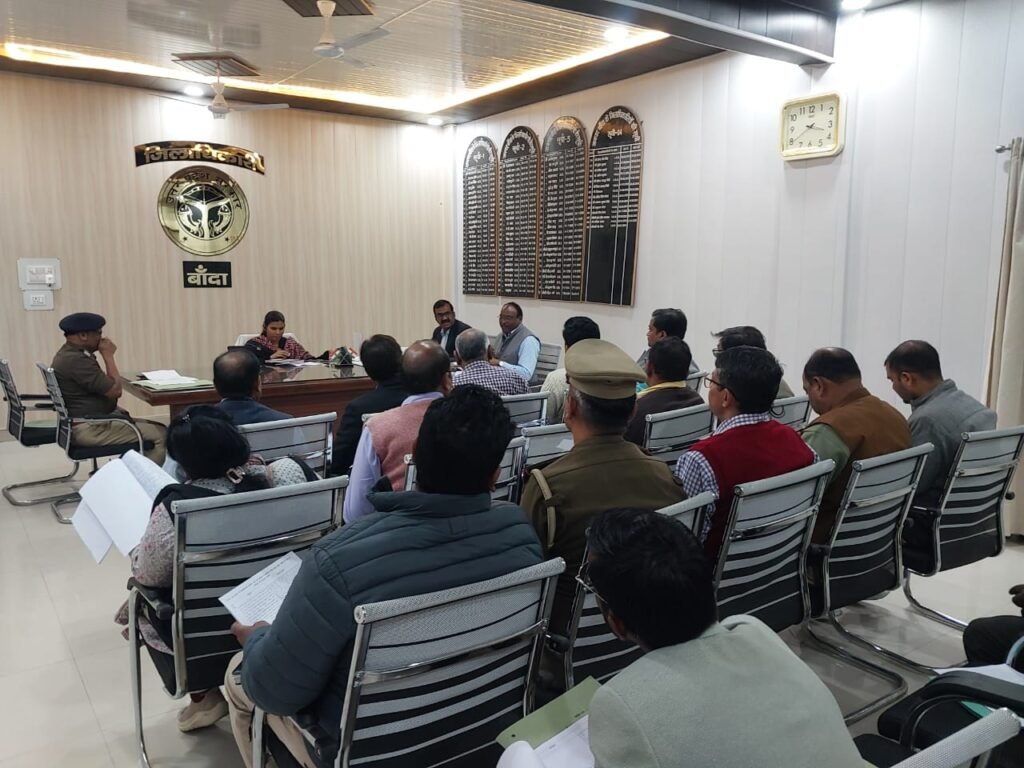 बाँदा 27/11/25*जिलाधिकारी जे o रीभा की अध्यक्षता में कलेक्ट्रेट में जिला सड़क सुरक्षा समिति की बैठक संपन्न हुईl