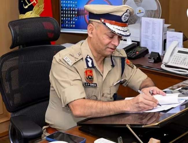गुरुग्राम 27/11/25*हरियाणा DGP ओपी सिंह को थार मालिक ने भेजा लीगल नोटिस, कहा- 15 दिन में सार्वजिनक माफी मांगें*