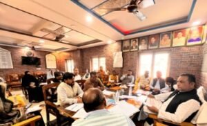 अयोध्या 28/11/25न*गर पालिका बोर्ड की आयोजित बैठक में ठंड में अलाव और कंबल वितरण करने के प्रस्ताव को मंजूरी के बाद बैठक स्थगित