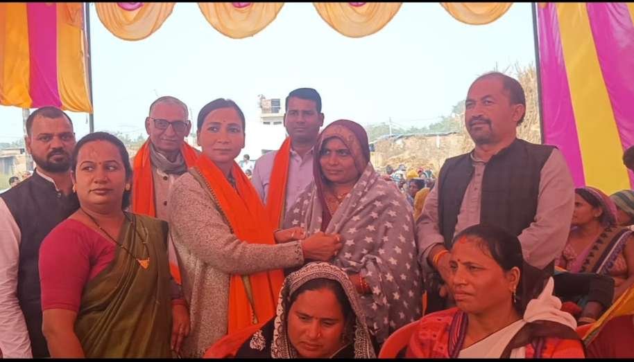 कौशाम्बी 28/11/25*आत्मनिर्माण भारत एवं महिला मोर्चा सम्मेलन मखऊपुर में हुआ संपन्न*