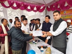 कौशाम्बी 28/11/25*विशेष प्रगाढ़ पुनरीक्षण में शत-प्रतिशत कार्य पूर्ण करने पर बीएलओ दिलीप कुमार व अरुण कुमार सम्मानित*