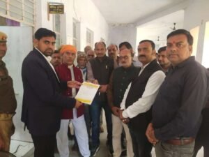 हमीरपुर27नवंबर 2025*ब्राह्मण कन्याओं पर की गई अभद्र टिप्पणी के विरोध मे महामहिम राष्ट्रपति को संबोधित ज्ञापन सौंपा